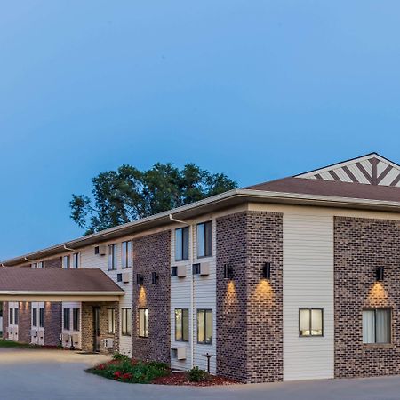 Hotel Super 8 By Wyndham Madison Exterior foto