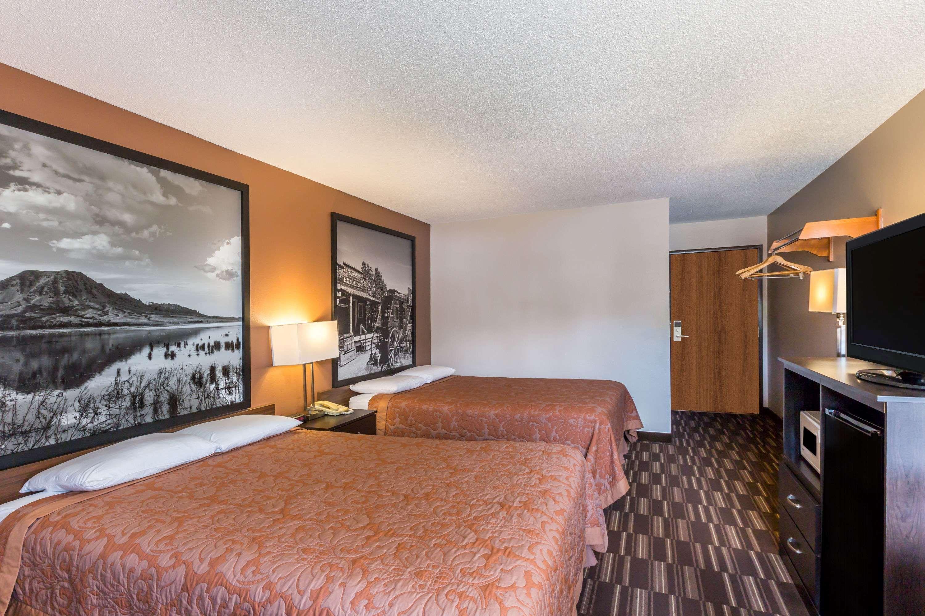 Hotel Super 8 By Wyndham Madison Exterior foto