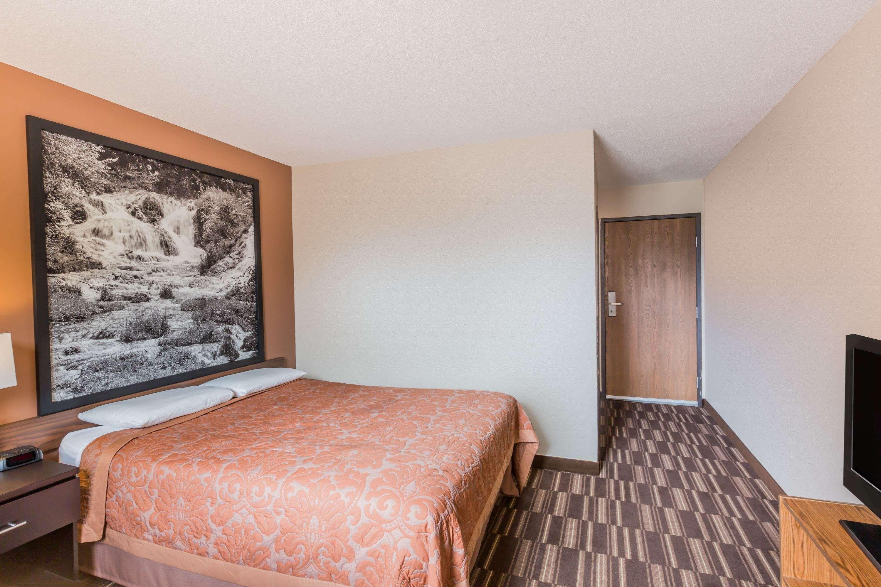 Hotel Super 8 By Wyndham Madison Exterior foto